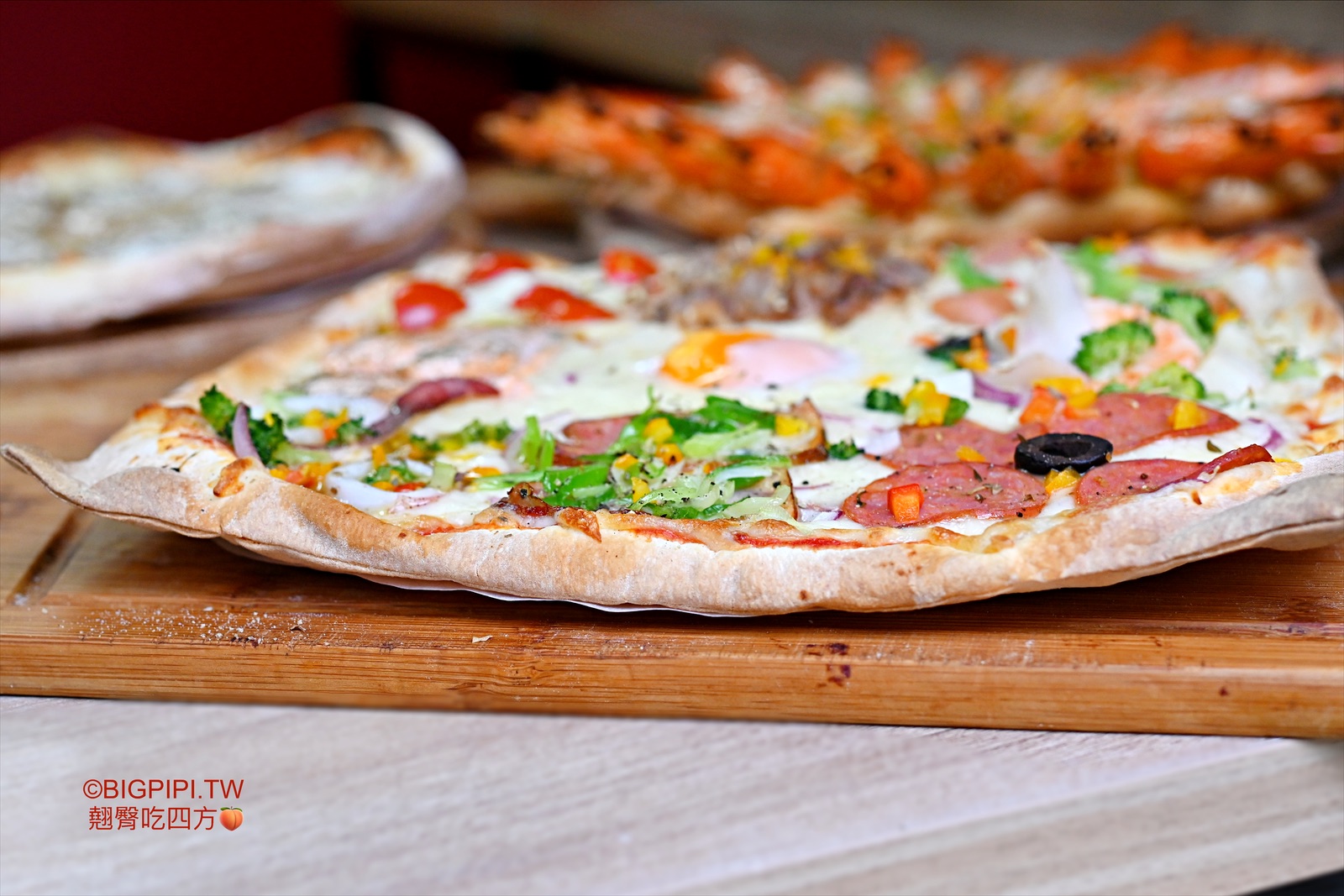【士林美食】愛披薩ipizza，士林夜市旁美食推薦九宮格和煙火披薩（菜單 價錢） @翹臀吃四方