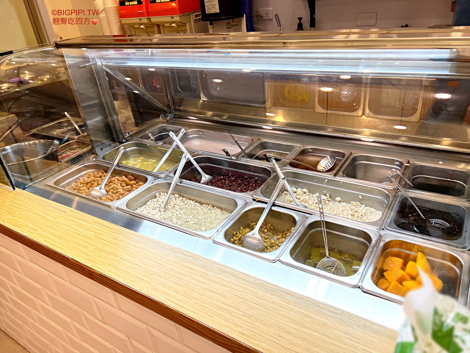 【南京復興美食】春美冰菓室，推薦芋頭冰 珍奶茶冰上還有芝麻奶酪（菜單） @翹臀吃四方