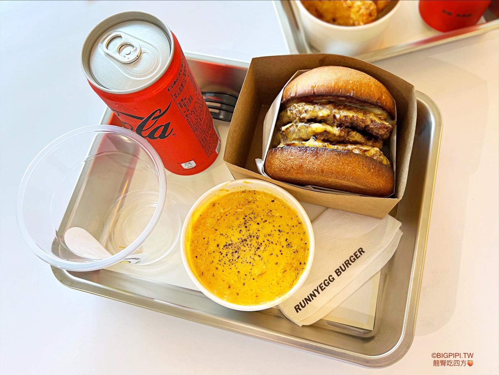 【天母美食】Runnyegg Burger，天母漢堡推薦  推薦嫩蛋漢堡（菜單 價錢） @翹臀吃四方