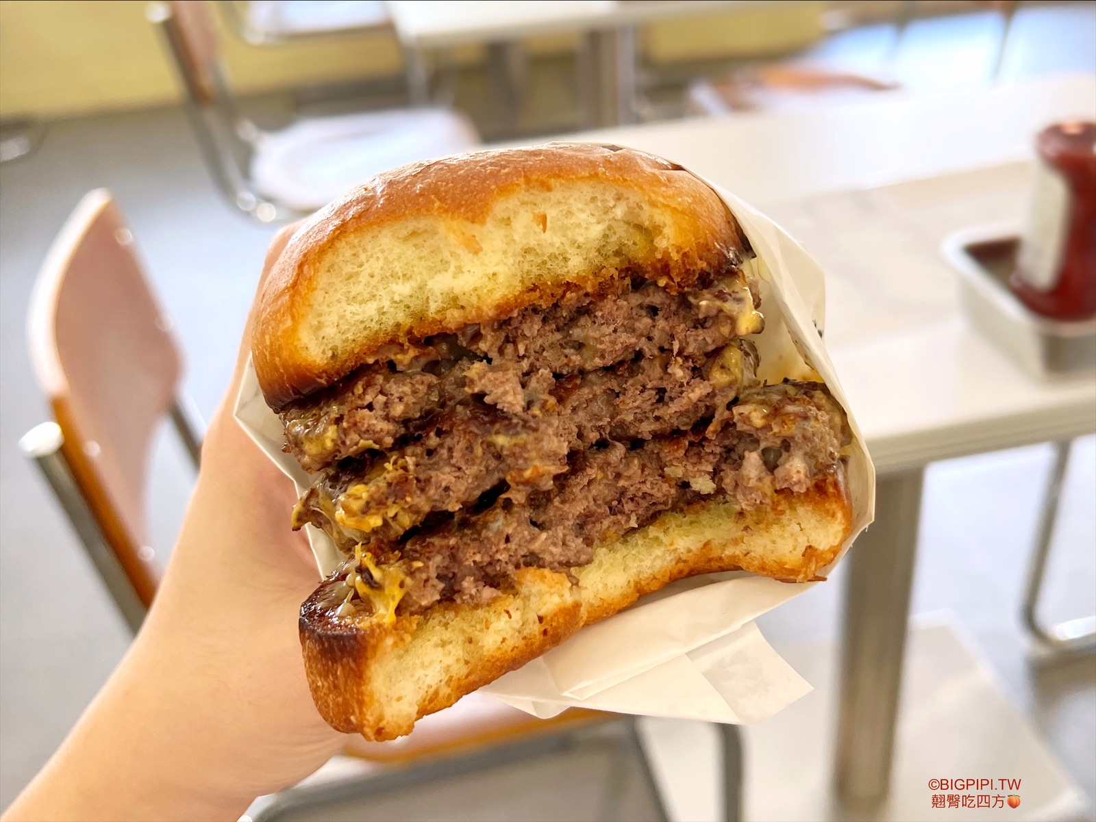 【天母美食】Runnyegg Burger，天母漢堡推薦  推薦嫩蛋漢堡（菜單 價錢） @翹臀吃四方